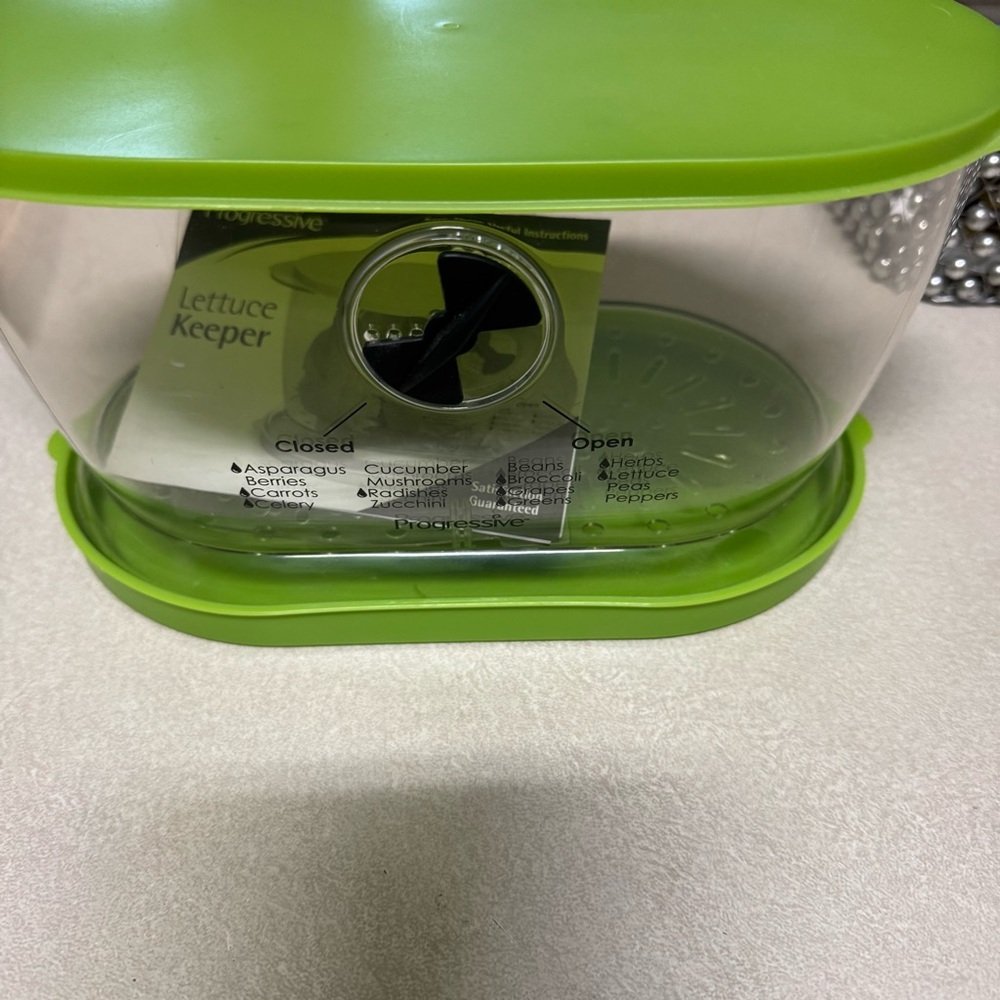 Progressive Lettuce Keeper with Green Lid